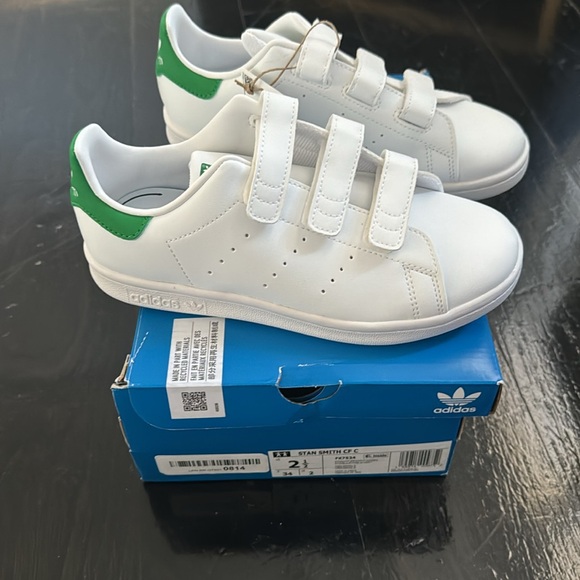 Addidas Stan Smith children’s size 2.5. New with tags - Picture 2 of 5